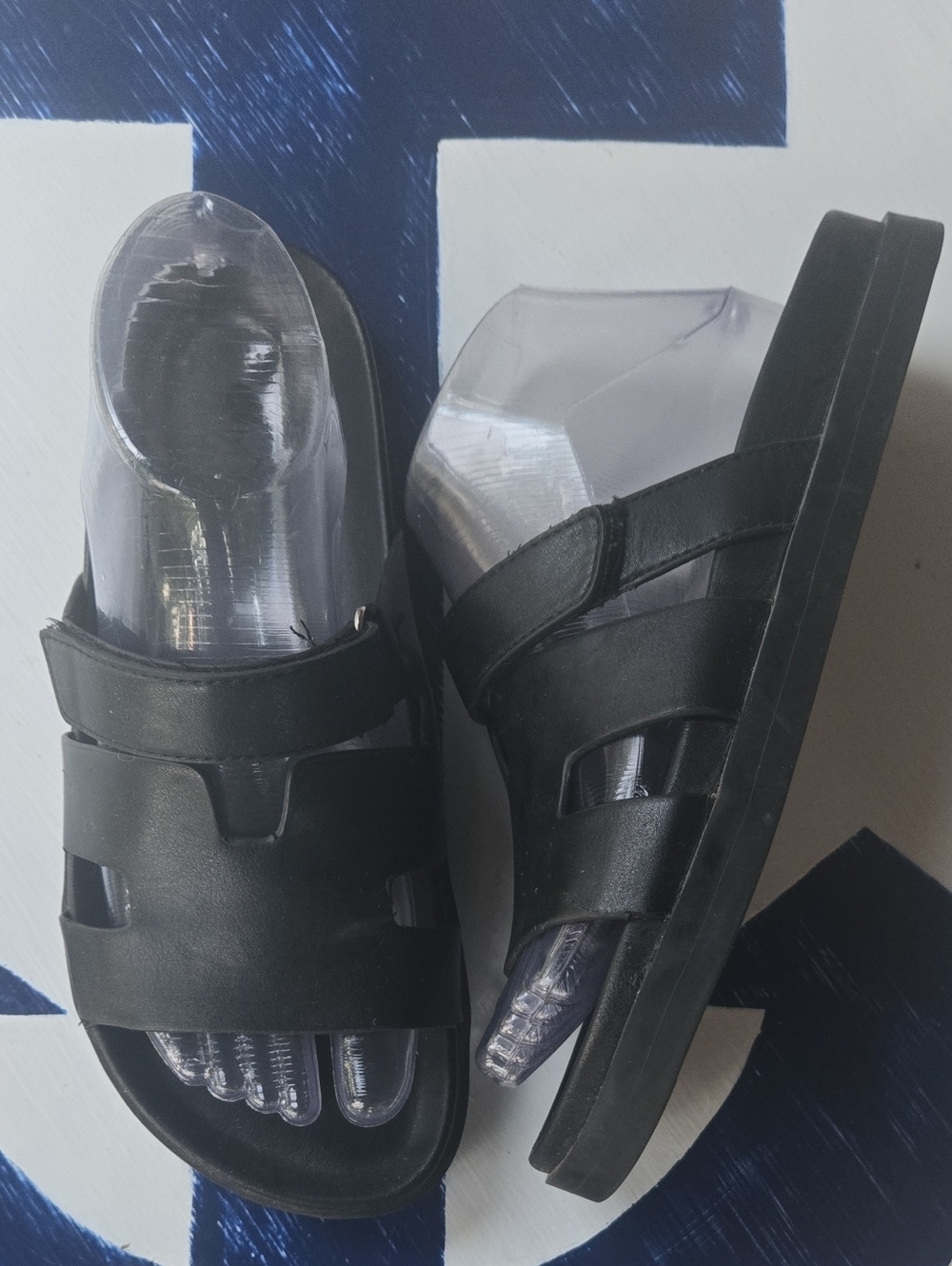 Black Contemporary Sandal With Cut Out Accent Size 7.5 - Picture 9 of 9